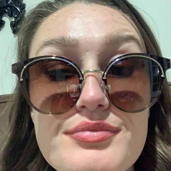 Super stylish Tiffany & Co Sunglasses πΆ - Picture 4 of 9